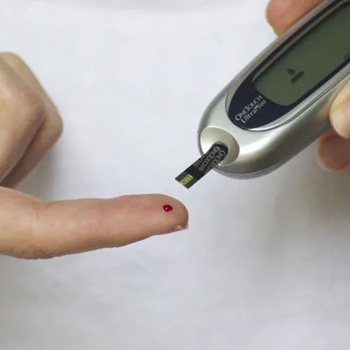 ¿Qué especialista trata las complicaciones de la diabetes?